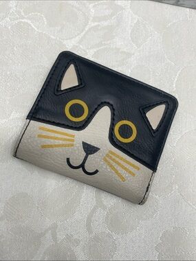 Fossil Cat Face Tessa Bifold Wallet - Black and Cream. Preowned. Wear noted.